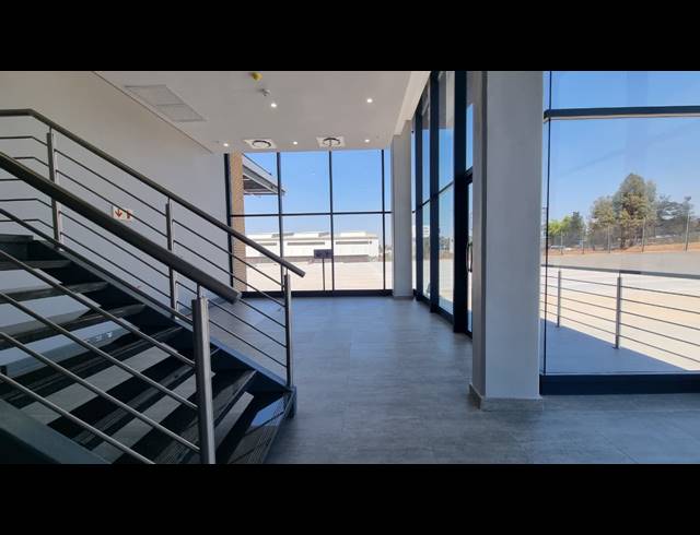 6,702M² WAREHOUSE TO LET IN BREDELL